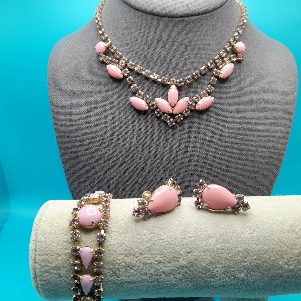 Vintage Pink Glass Rhinestone Jewelry Set: Choker Bracelet Screw-back Earrings